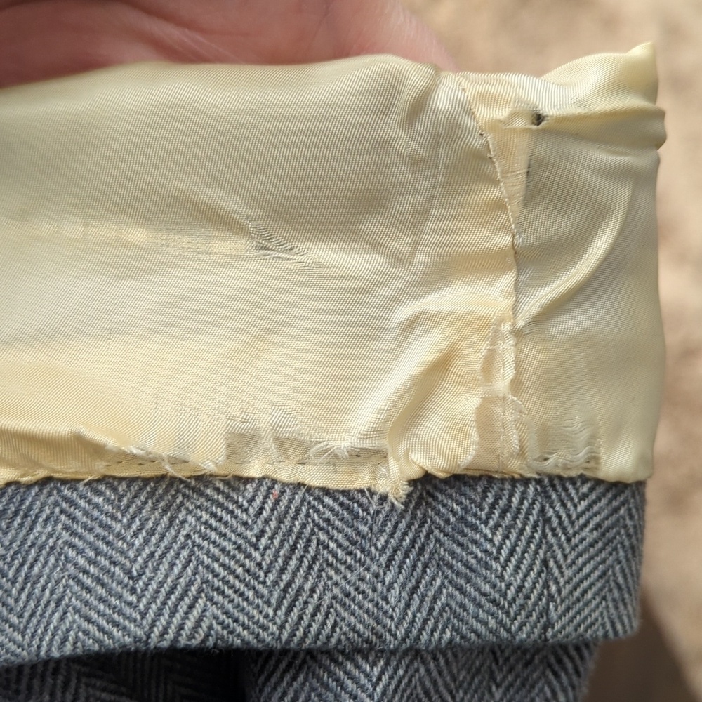 Mens 2 Pc Herringbone Suit - Picture 14 of 15